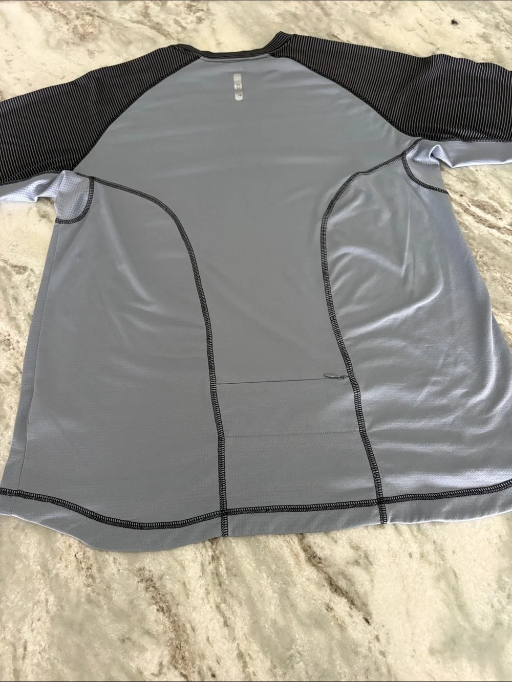 Asics Men’s Black & Light Gray Short Sleeve Rash Guard